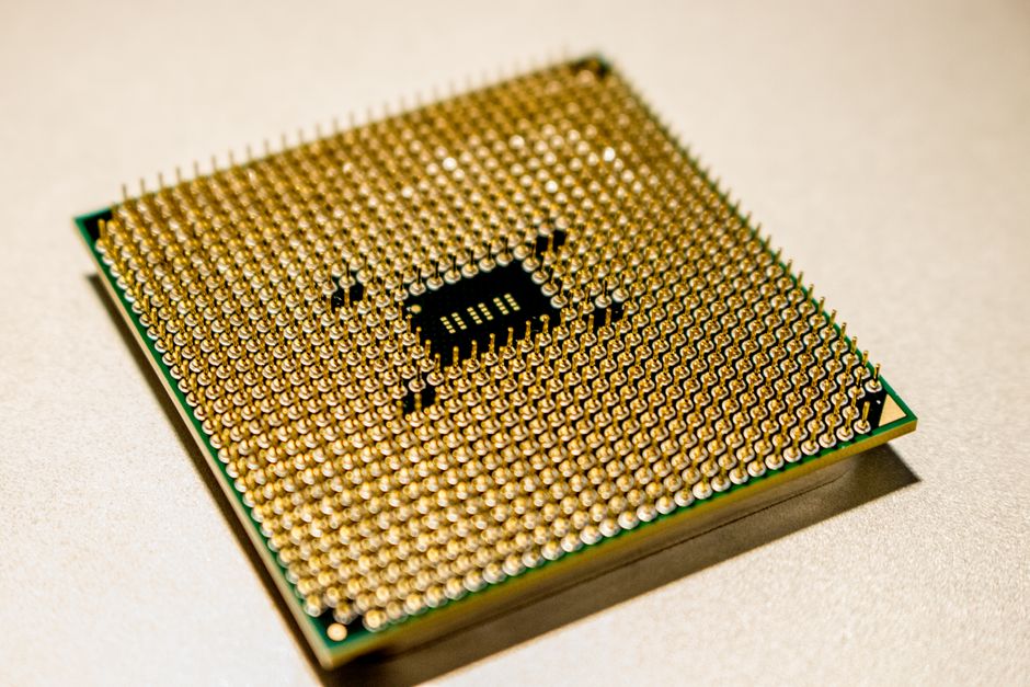 How to Choose Between AMD and Intel Platform Motherboards