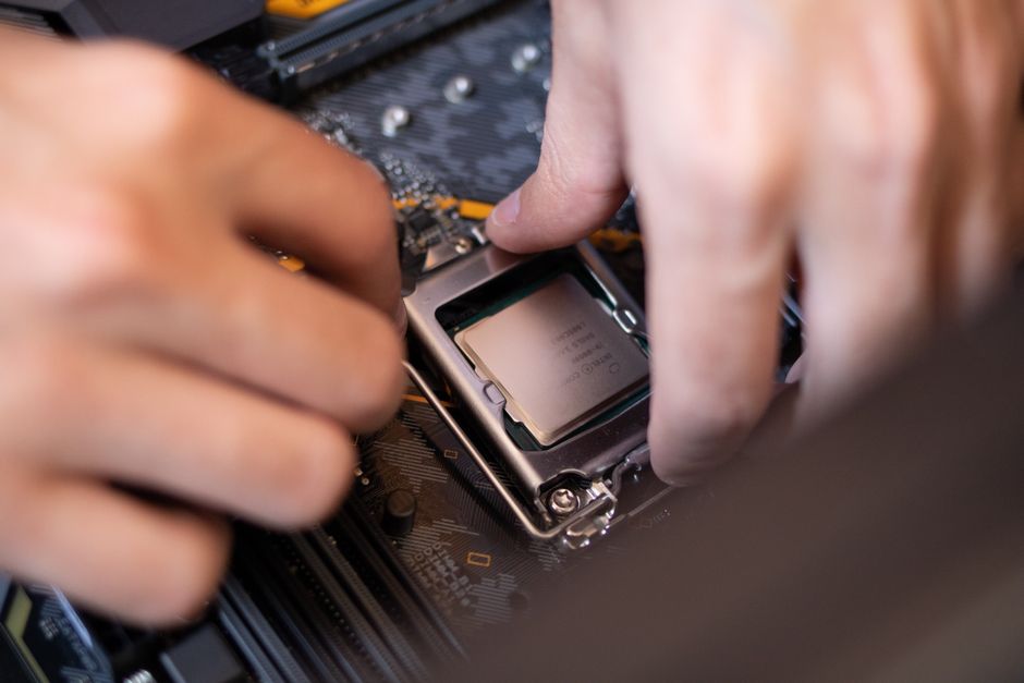 Installing a CPU in Its Socket Without Bent Pins