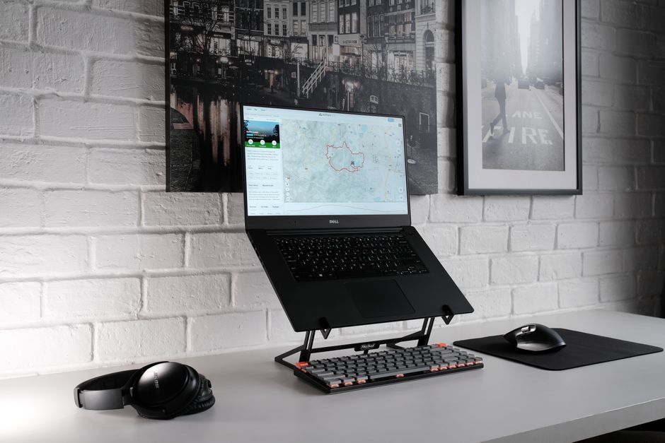 Laptop Stands and Ergonomics for Long Work Sessions